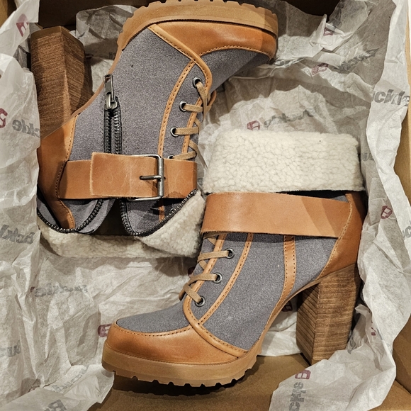 NWT and Box Boots - Picture 4 of 13